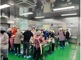 동해시, 전통 방식 ‘찹쌀고추장 담그기 체험행사’큰 호응 기사 이미지