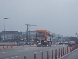 수원에 최대 10cm 눈 예보… 수원시, 1일 저녁 비상근무 돌입해 선제적으로 제설제 살포  기사 이미지