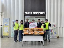 시흥시 배곧1동, 쌀 기부 이어져…체육회·세일쇼핑 배곧점 동참 기사 이미지