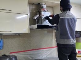 파주시 어린이·사회복지급식관리지원센터, 위생 특화사업 '후드를 부탁해' 마무리 기사 이미지