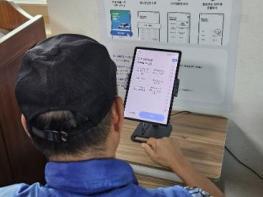 안산시, 도내 최초 똑버스 호출 '키오스크' 설치… 대부도 어르신들 호평 기사 이미지