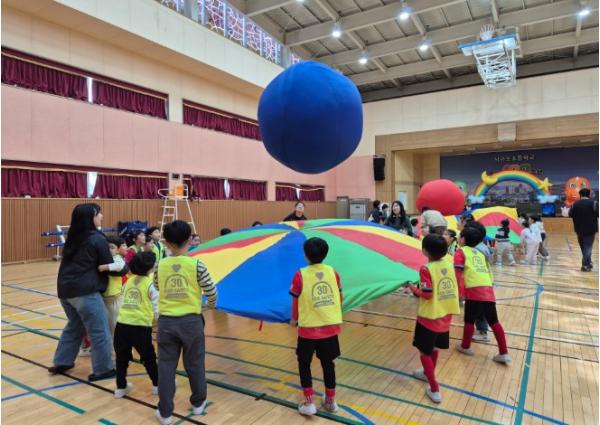 제주도교육청 서귀포초, 유·초 함께하는 미니운동회 개최 기사 이미지