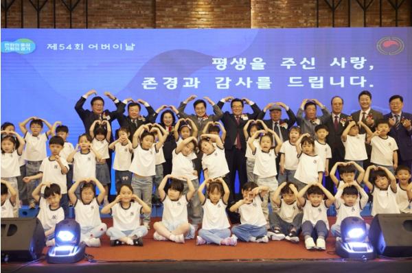 경기도, 제54회 어버이날 기념식 열어. 어르신에 대한 존중과 감사 의미 새겨