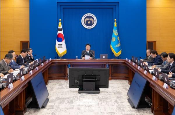 이재명  대통령 '지금은 물가 안정이 최우선…모든 수단 총동원'