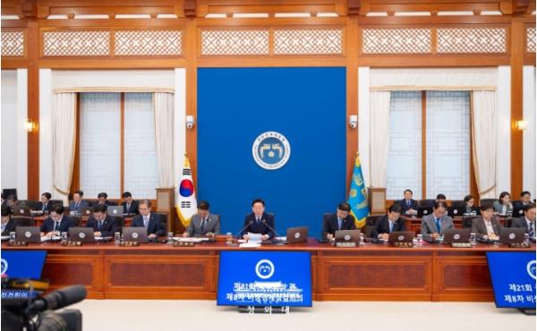 이재명 대통령, 제21회 국무회의 겸 제8차 비상경제점검회의 주재