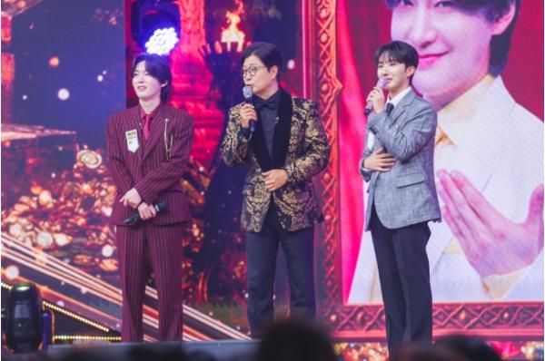 TV CHOSUN  [금타는 금요일] 眞 김용빈, 타고난 끼 제대로 터졌다! 요염한 골반 댄스에 '오늘 작정했구나'