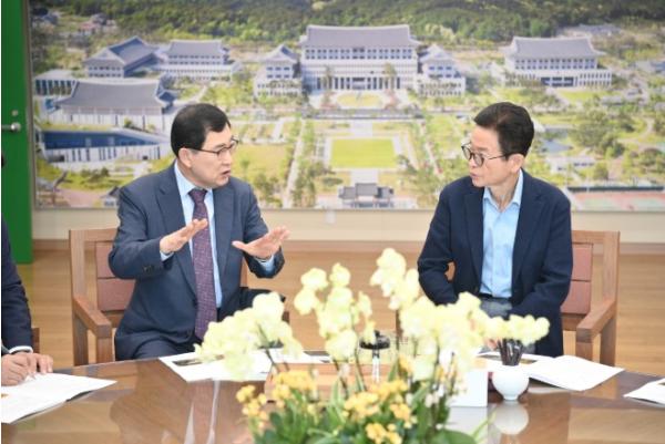 경주시 주낙영 시장, 이철우 도지사 면담…지역 핵심 현안 지원 건의