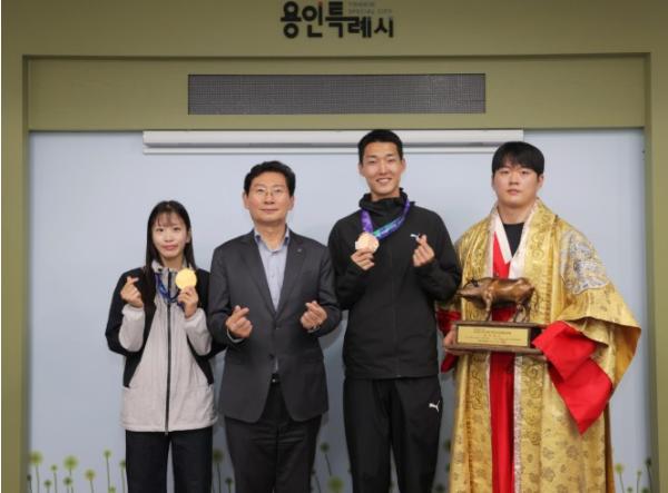이상일 용인특례시장, 시 명예 빛낸 소속 선수들 격려